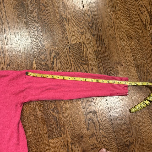 Decker Hot pink Hoodie sweater destructed hem size medium - Picture 6 of 8
